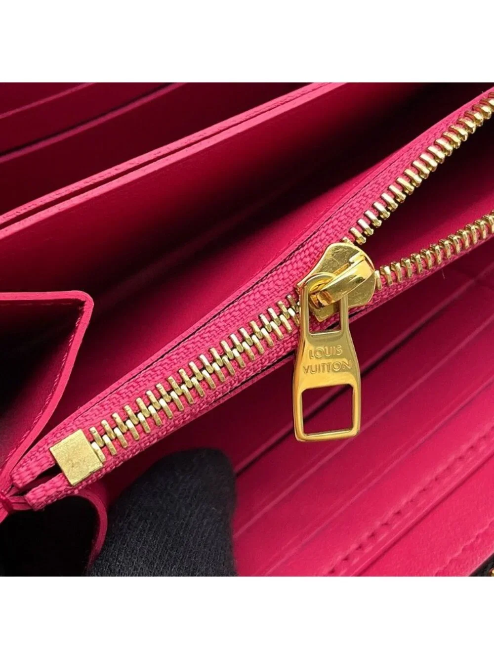Louis Vuitton Wallet Portefeuille Comet Taurillon Leather Black